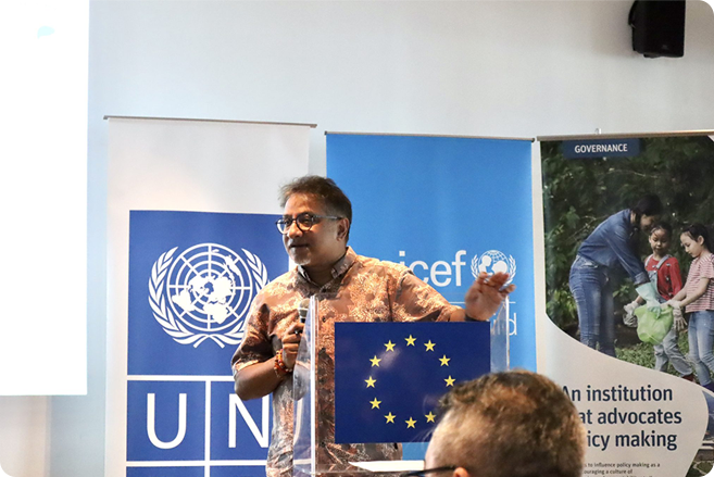 Niloy Banerjee, Resident Representative of UNDP Malaysia, Singapore & Brunei Darussalam shares how young people can contribute to the Sustainable Development Goals. Photo credit: YELL/2023/Anusha