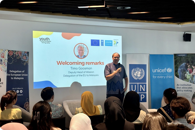 Deputy Head of Mission of the Delegation of EU to Malaysia, Mr. Timo Goosmann welcoming participants to the COP28 Youth Aspirations Dialogue.